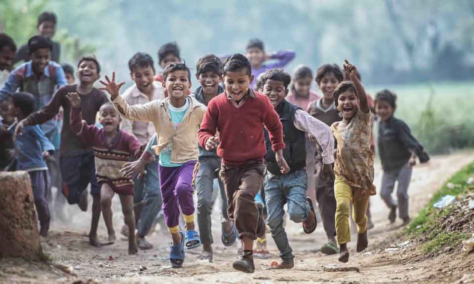 group-indian-children-running-(2)